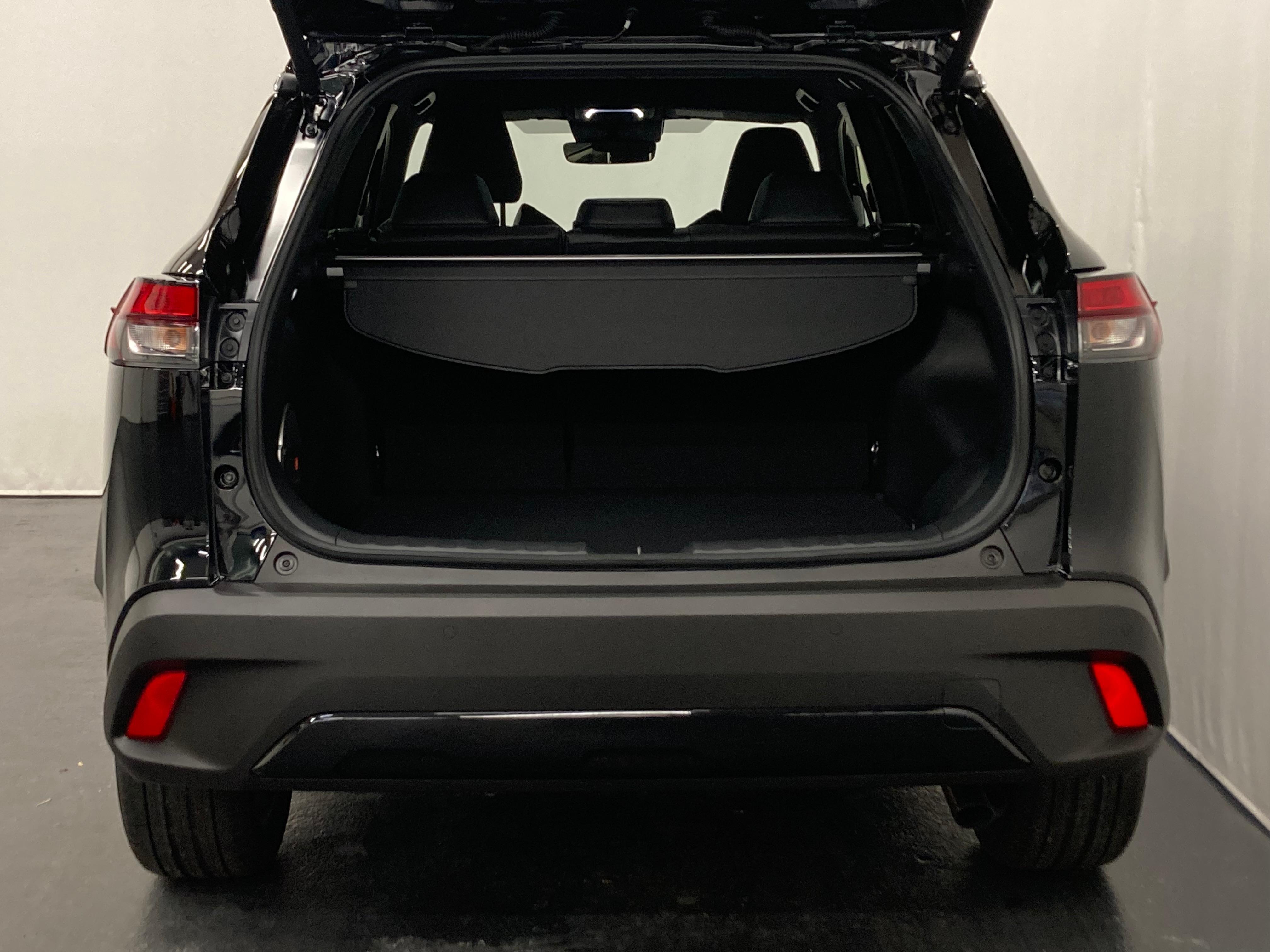 TOYOTA Corolla Cross 2.0 HSD Premium AWD-i: Réserver un essai sur route !